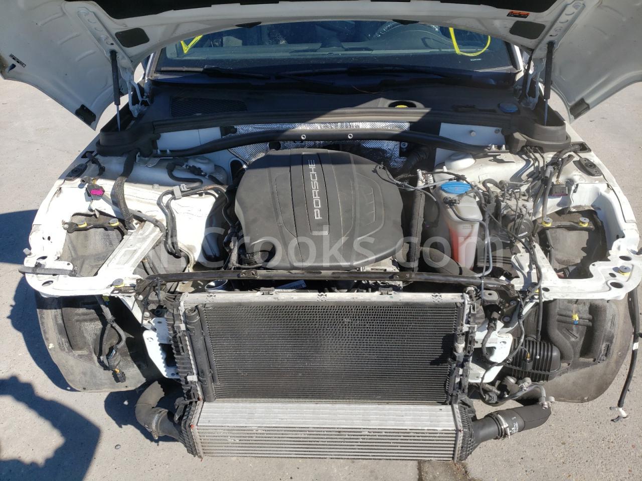 WP1AA2A50JLB01528