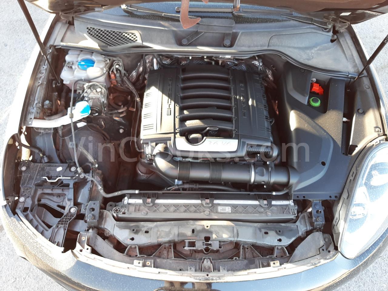 WP1AA2A28HKA80305