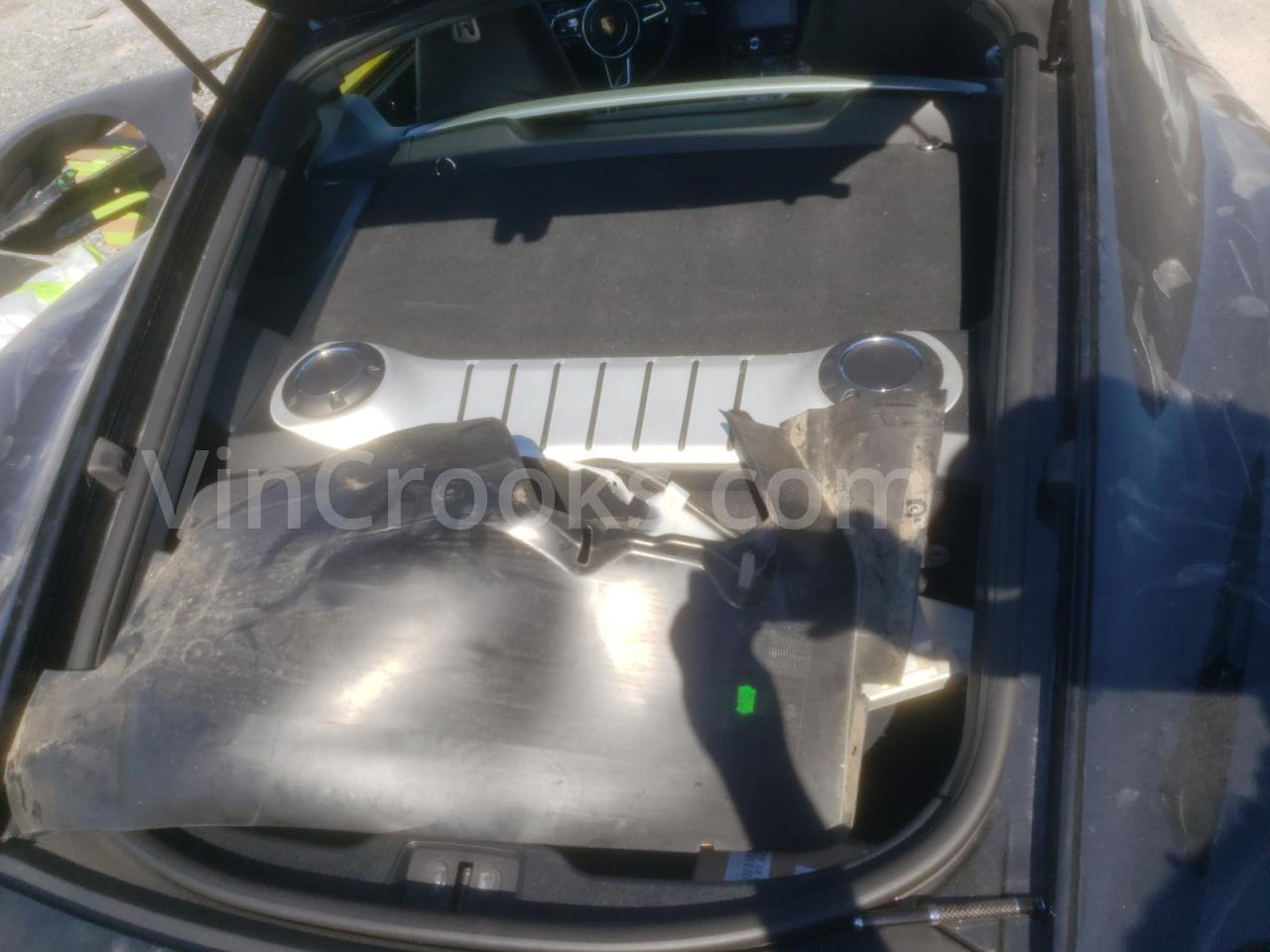 WP0AA2A82JK260200
