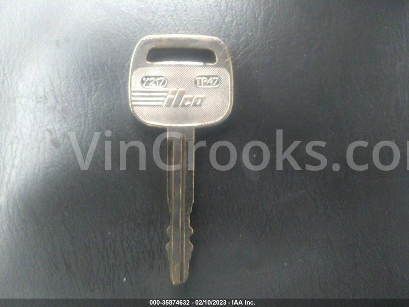4T1BF22K7YU114532
