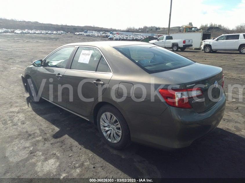 4T4BF1FK9CR175657