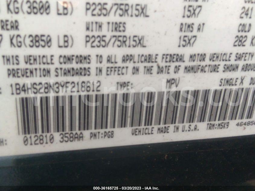 1B4HS28N3YF218612
