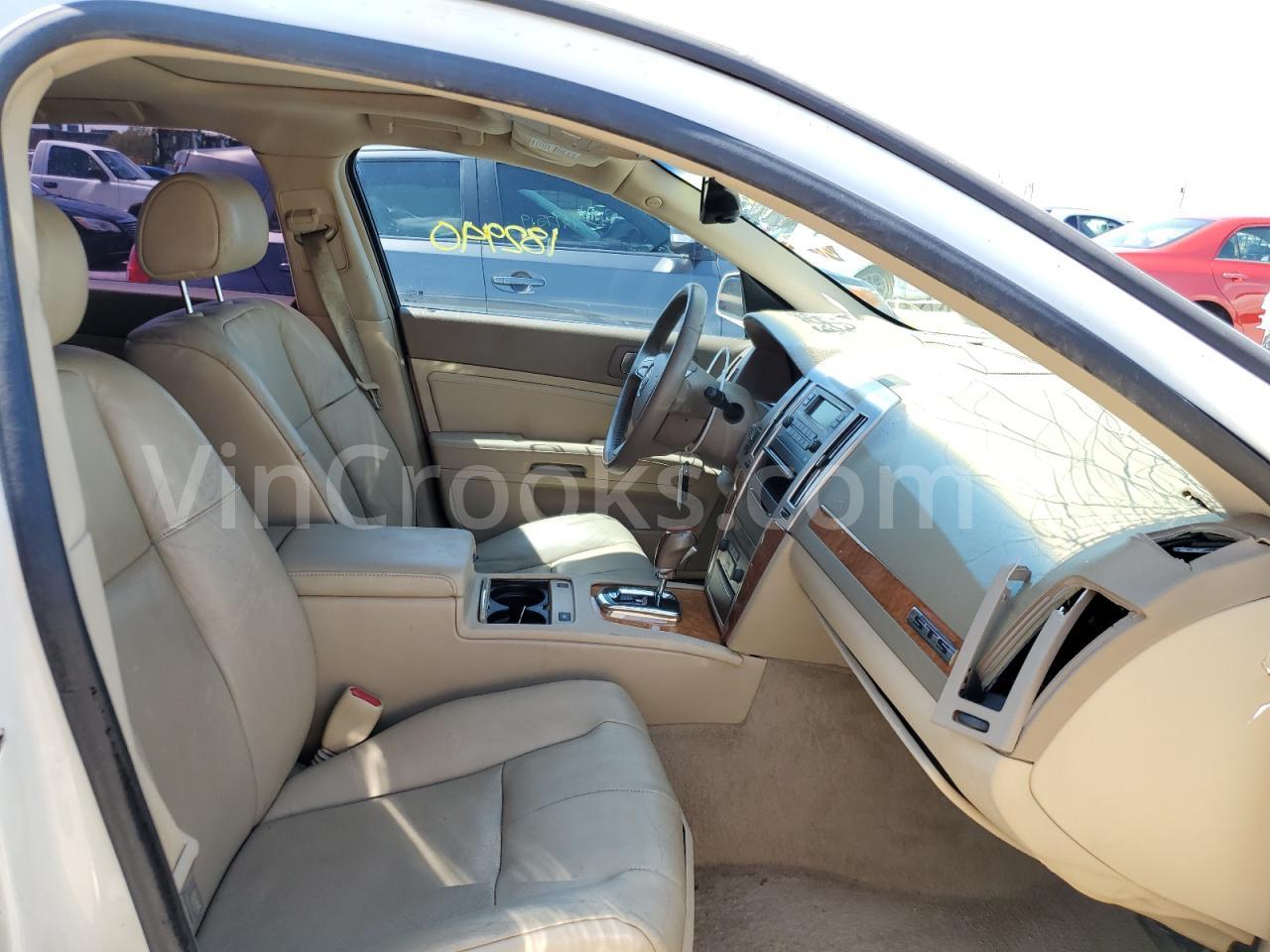 1G6DW67V890138597