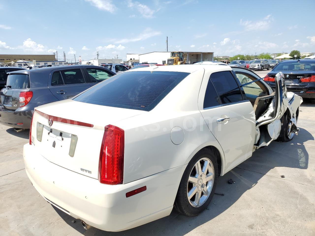 1G6DW67V890138597