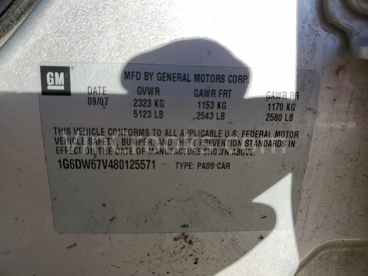 1G6DW67V480125571