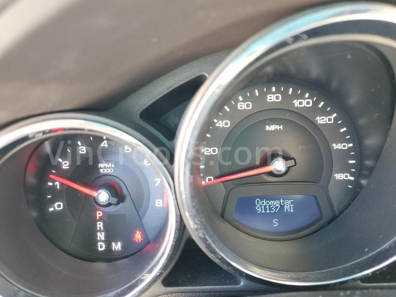 1G6DT57V880135913