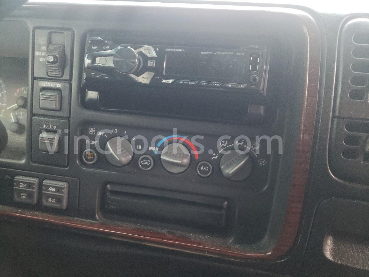 1GYEK13R3YR126208