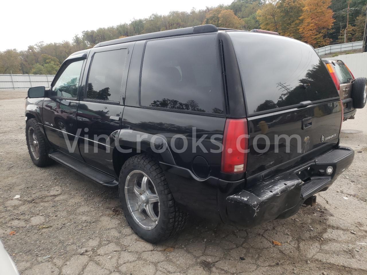 1GYEK13R3YR126208