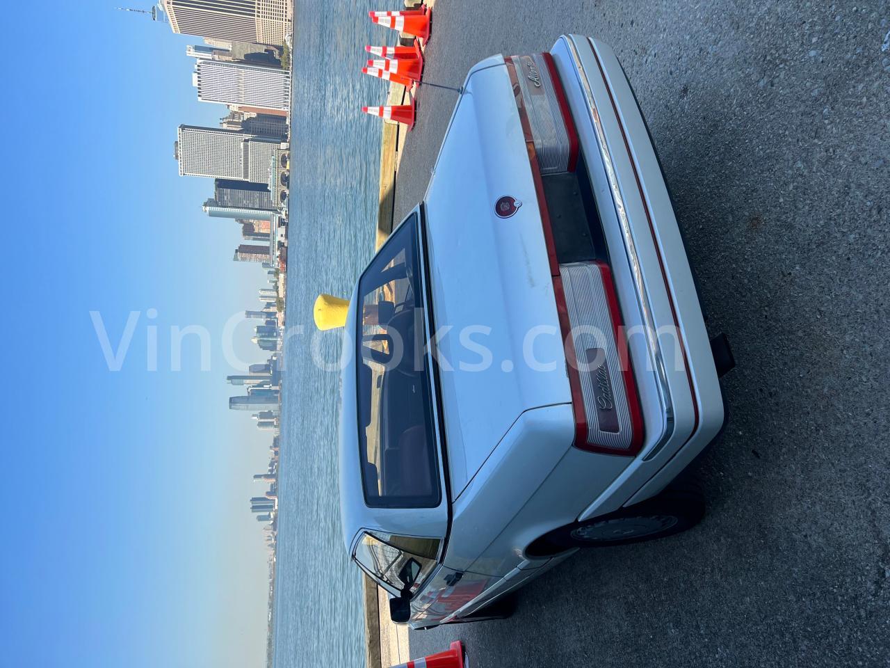 1G6VR3176JU102473