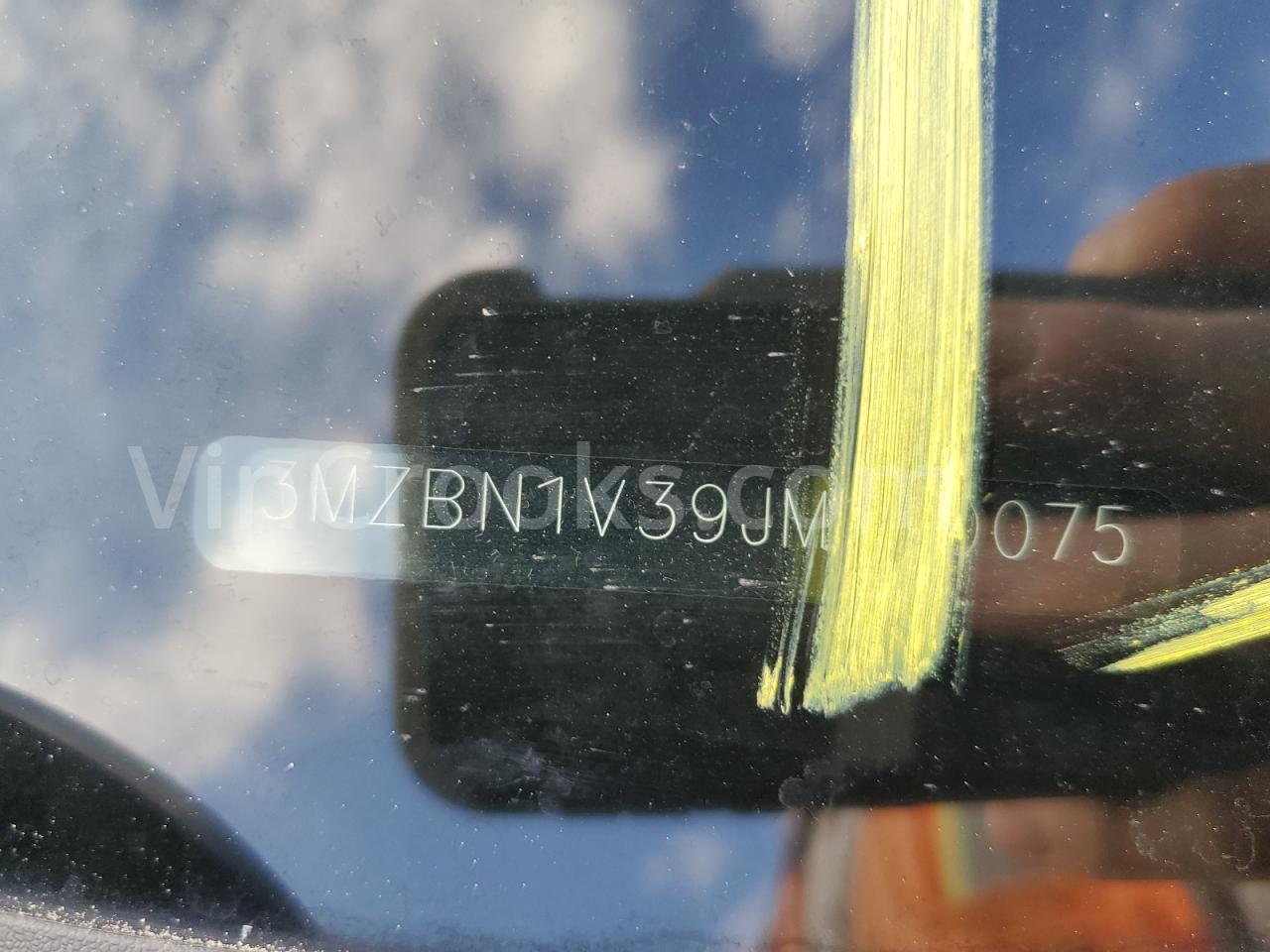 3MZBN1V39JM180075