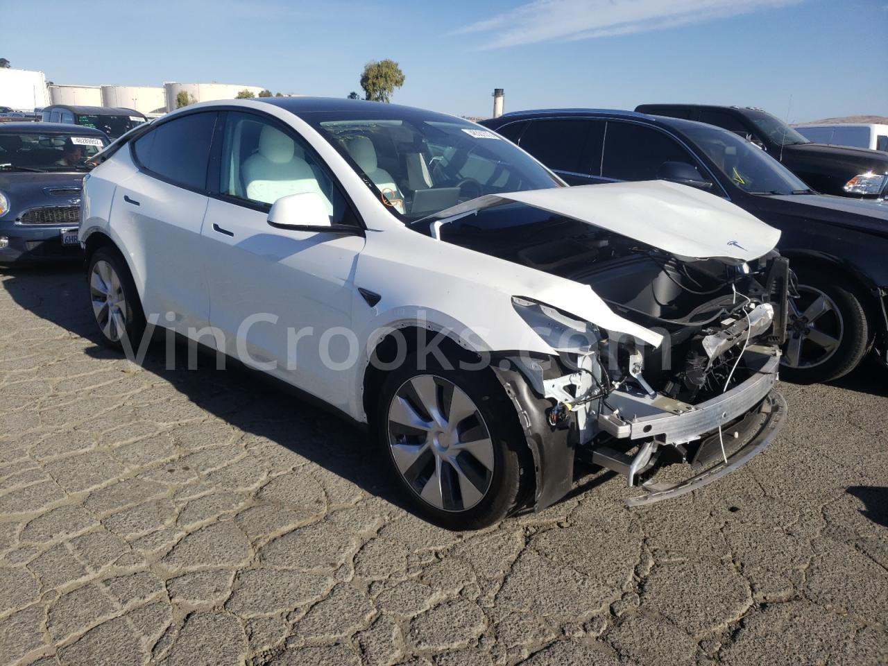 TESLA MODEL Y 2020 5YJYGDEE9LF058964 free car history - VinCrooks.com