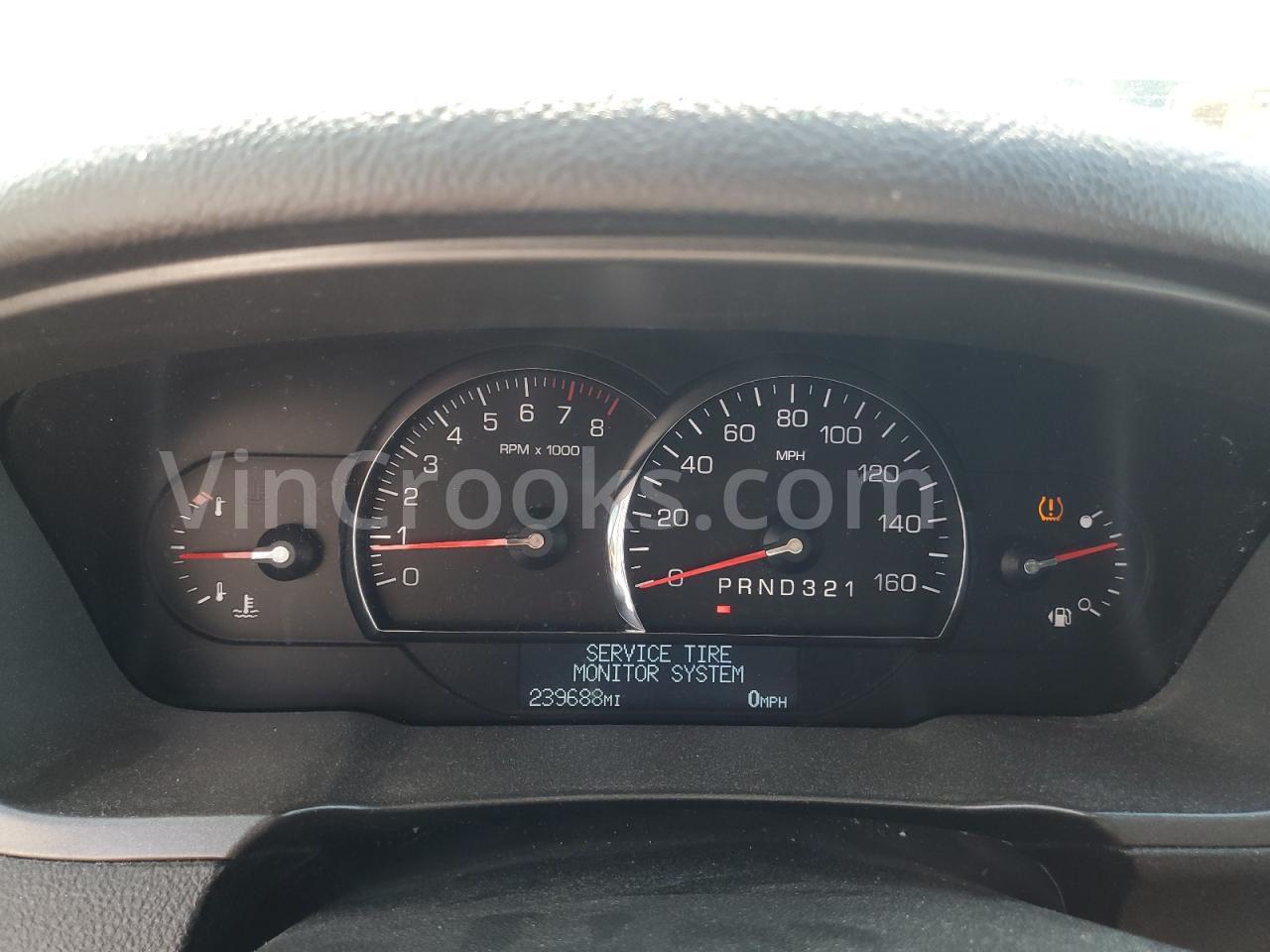 1G6KD57Y29U118324