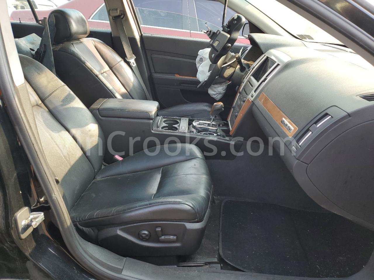 1G6DW67V180107609